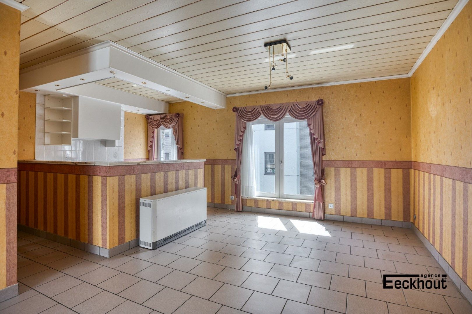 Ruime rijwoning met garage en zonnige koer op een boogscheut van het strand foto 4