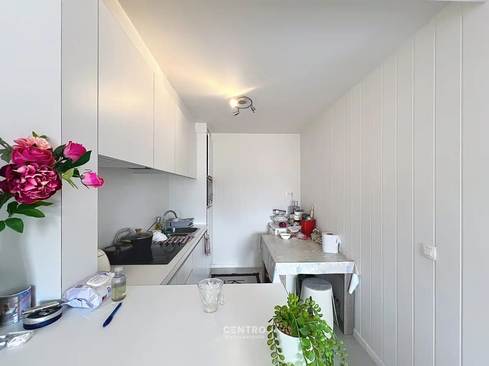 INSTAPKLAAR appartement (77m ²) met 2 SLK, GARAGE (moto's, fietsen,...) en ideale ligging in Roeselare - Perfect voor comfortabel wonen of als OPBRENGSTEIGENDOM ! foto 12