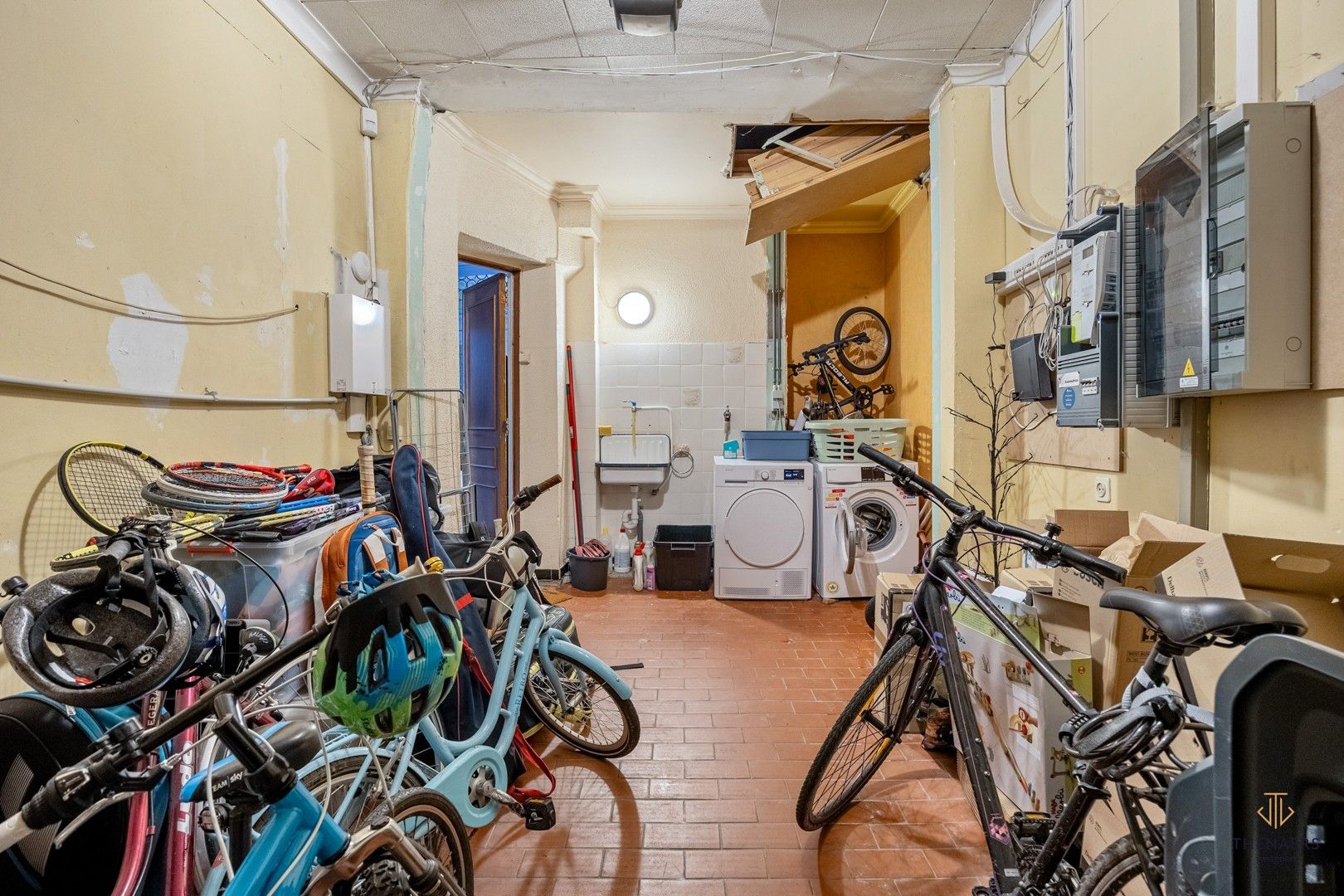 Statige herenwoning op toplocatie in hartje Sint-Truiden. foto 43