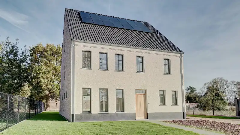 Ruime luxe nieuwbouwvilla van 368m² op 6 are 36 ca foto {{pictureIndex}}