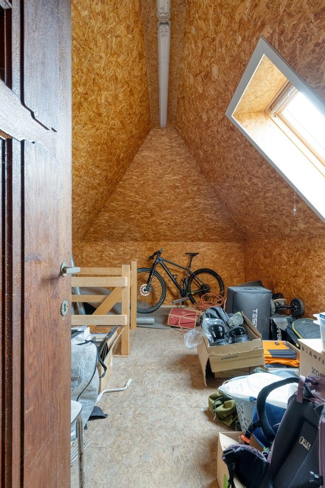 Sterk visueel gelegen kantoorgebouw met 3 standplaatsen en groot bovenliggend appartement met 6% bruto rendement. foto 24