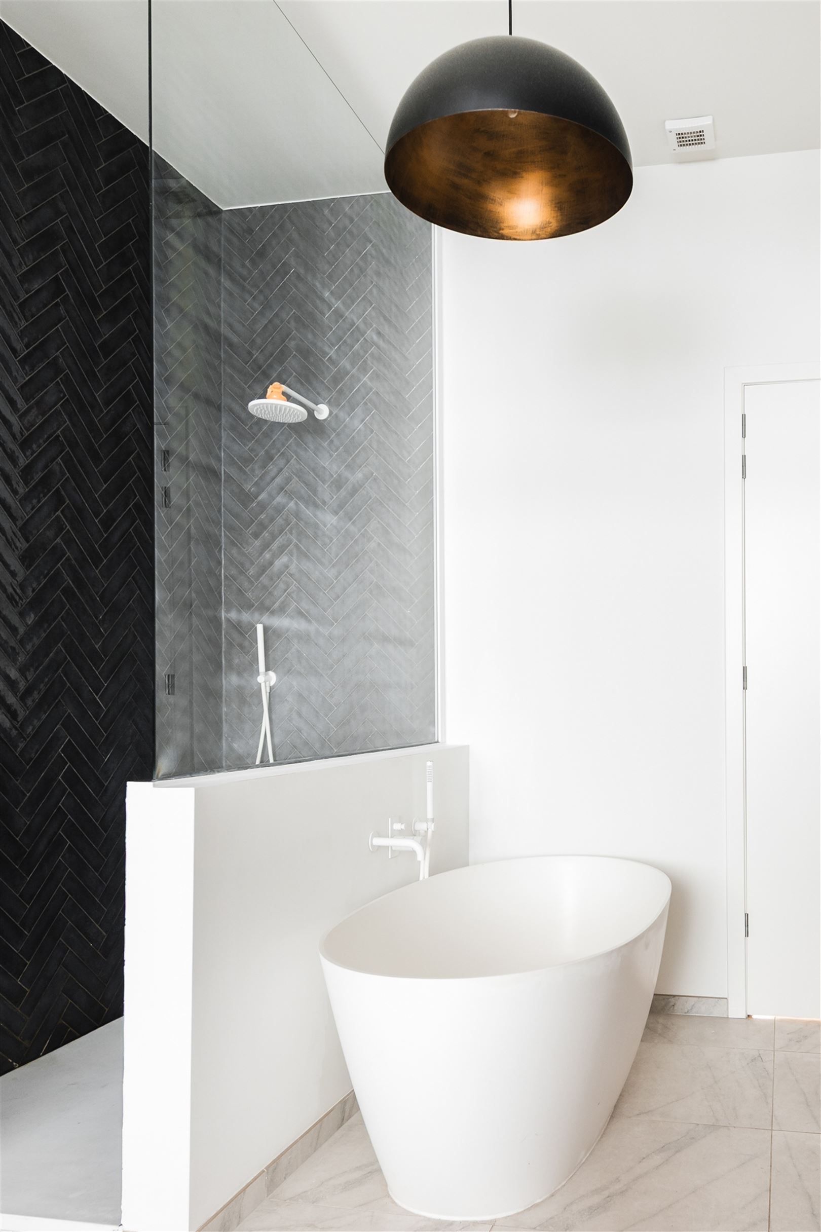 Uniek gerenoveerd appartement met tuin, terras en garage in Schoten foto 11