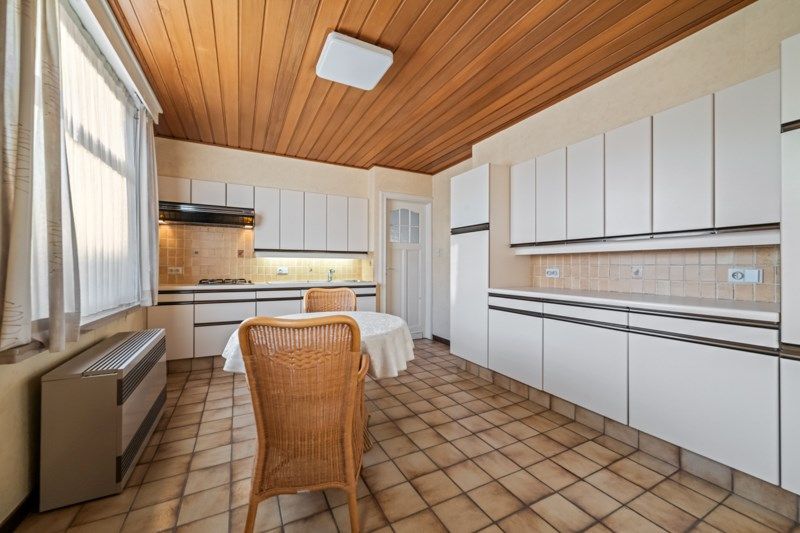 Te renoveren halfopen woning met veel potentieel foto 4