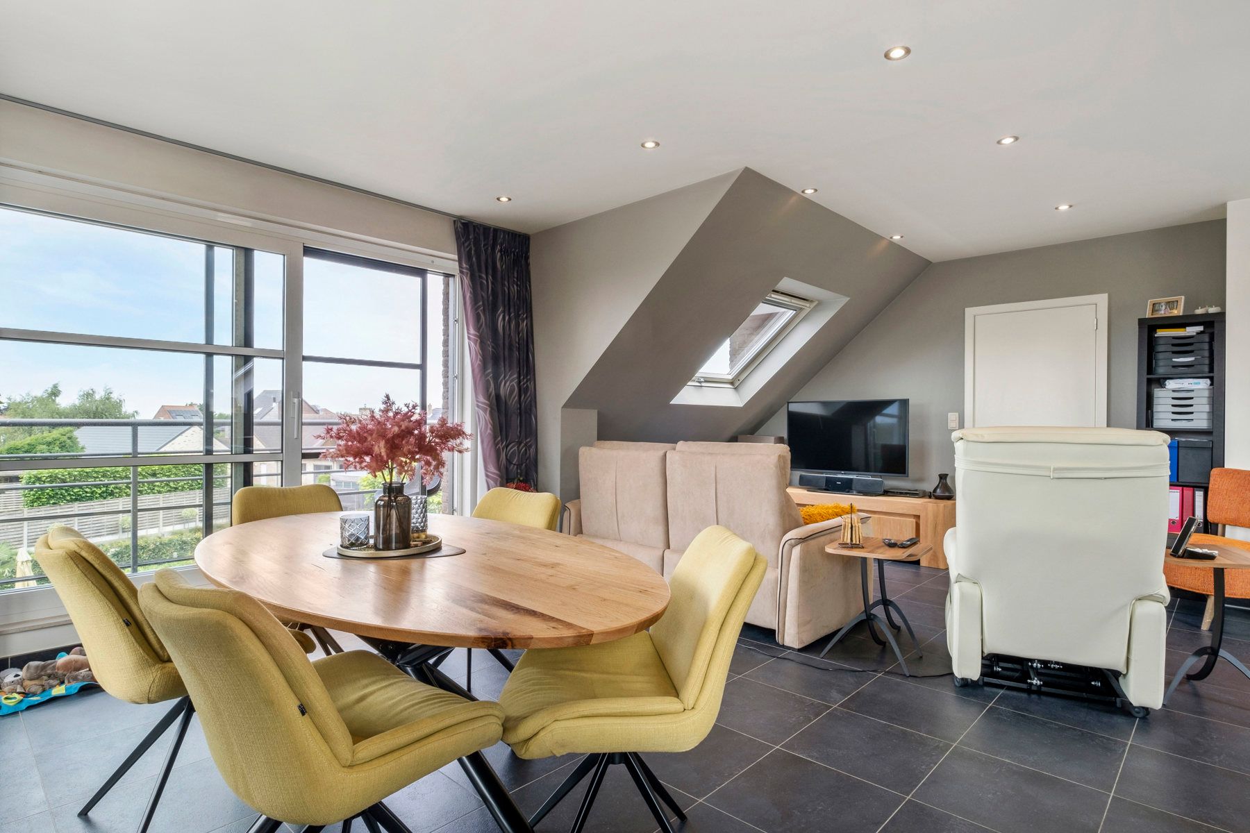 Ruim appartement te Aartrijke foto 12