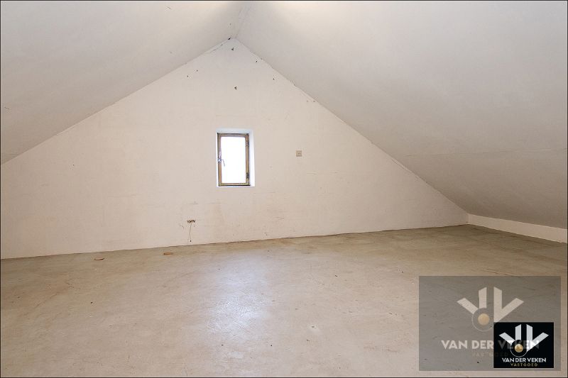 Multifunctioneel eigendom met 2 wooneenheden op een riant perceel van 21 aren 83 centiaren op een goed bereikbare, rustige locatie in Diepenbeek foto 26