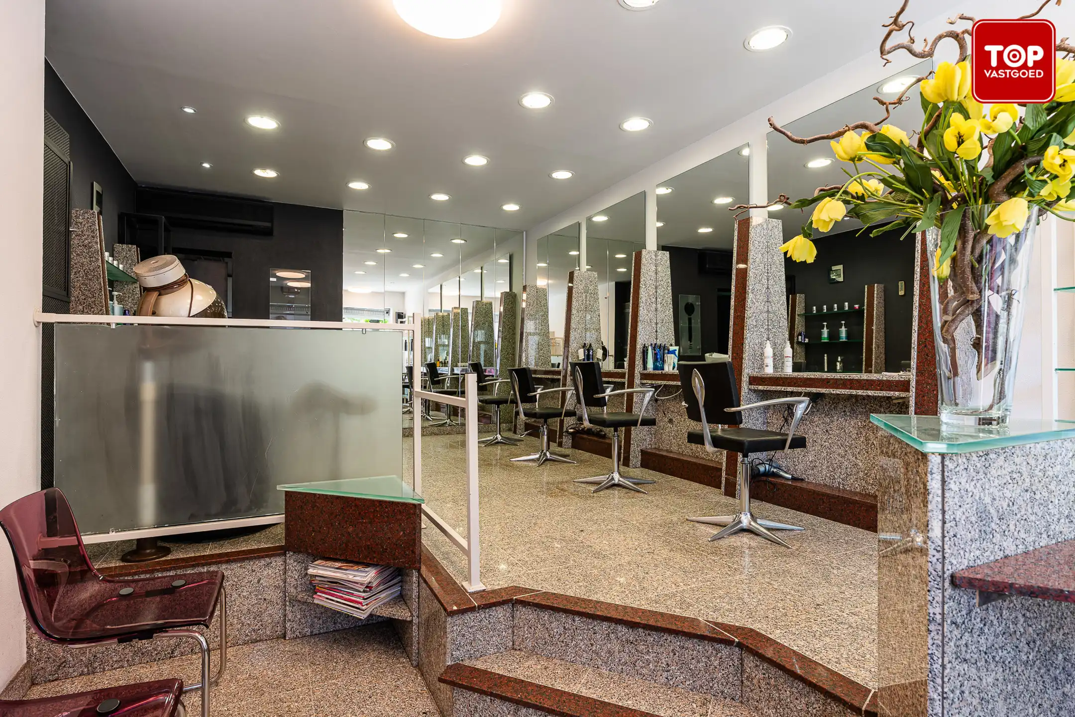 Woning met handelsgelijkvloers op een commercieel interessante ligging.  foto 4