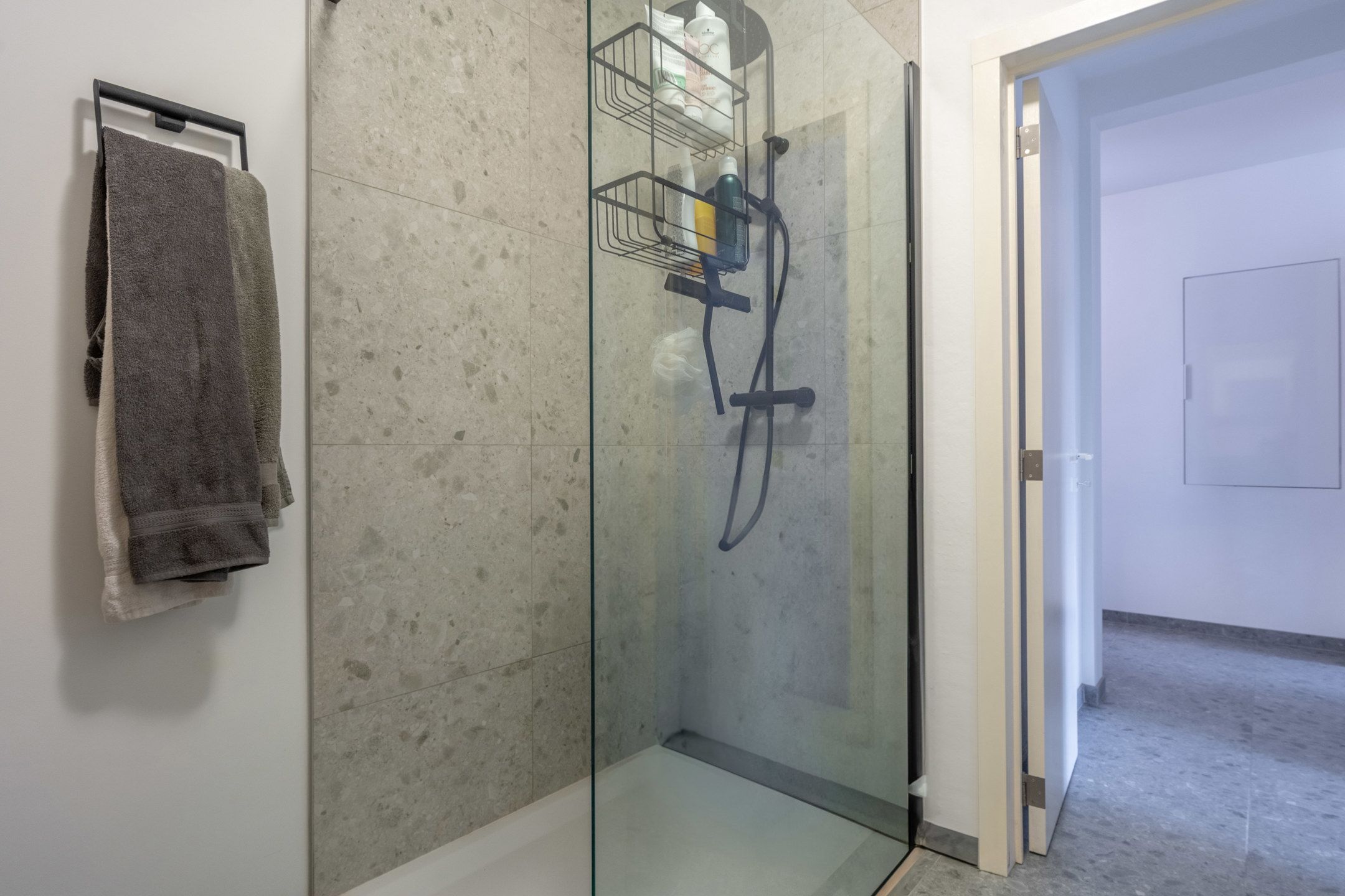 Modern, gelijkvloers 2-slpk app. met garagebox te Turnhout. foto 9