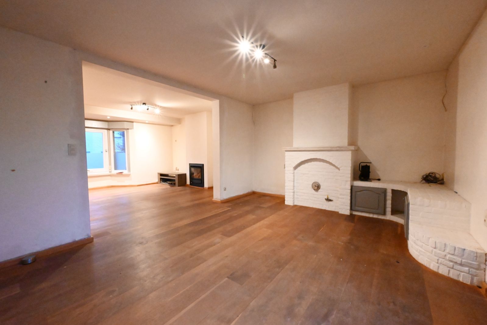 Ruime gezinswoning met 4 slaapkamers in het hartje van Staden! foto 3