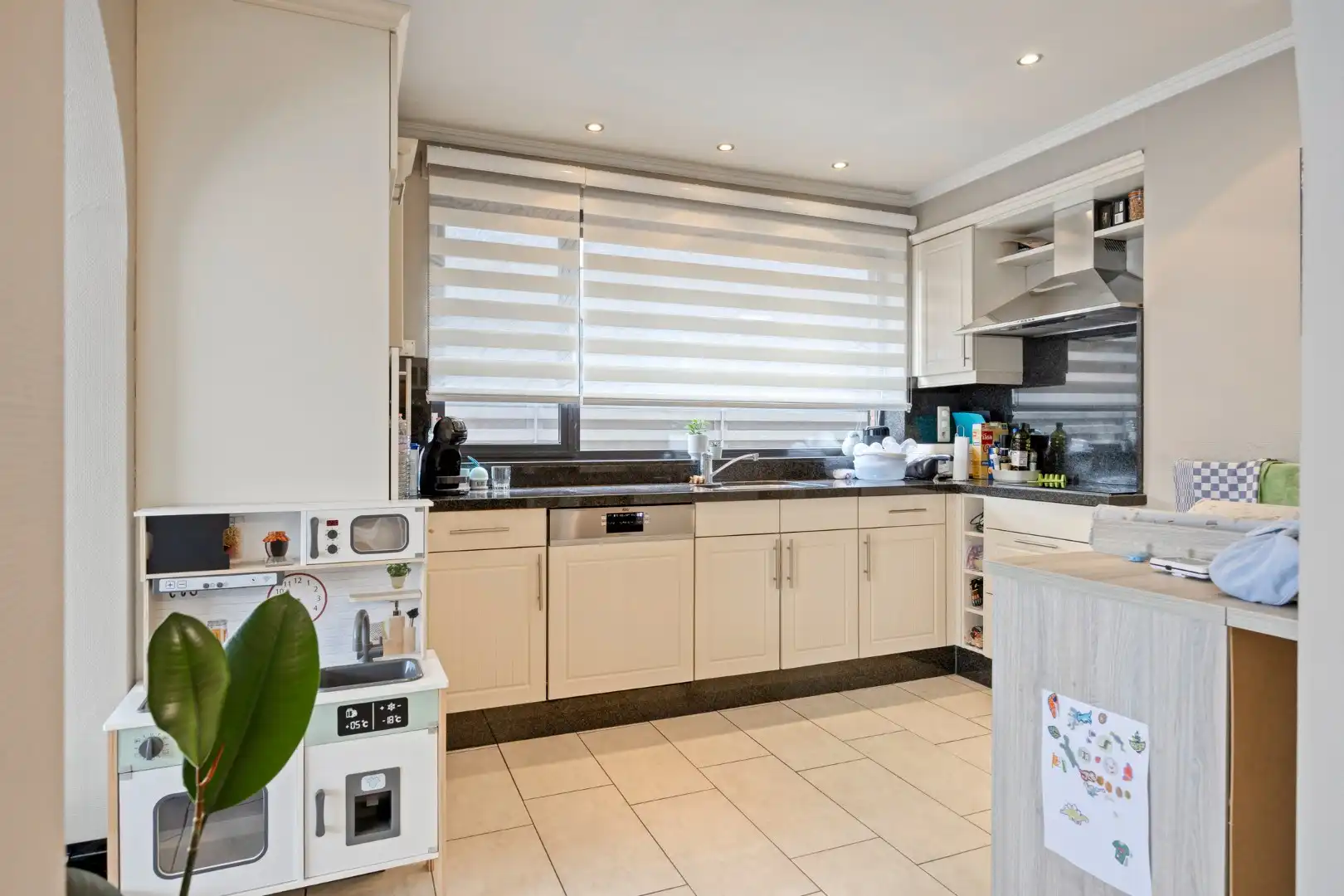 Instapklaar gelijkvloers appartement met 2 slpks en garage, rustig gelegen te OLV Olen ! foto 7