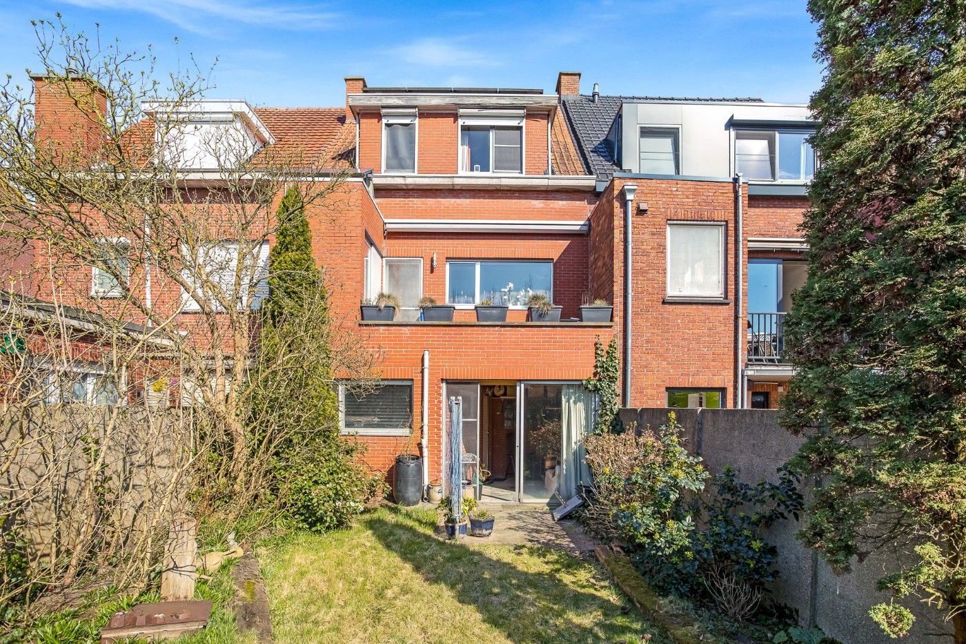 Centraal gelegen, op te frissen woning met 2 à 3 slpk., inpandige garage en tuin foto 22