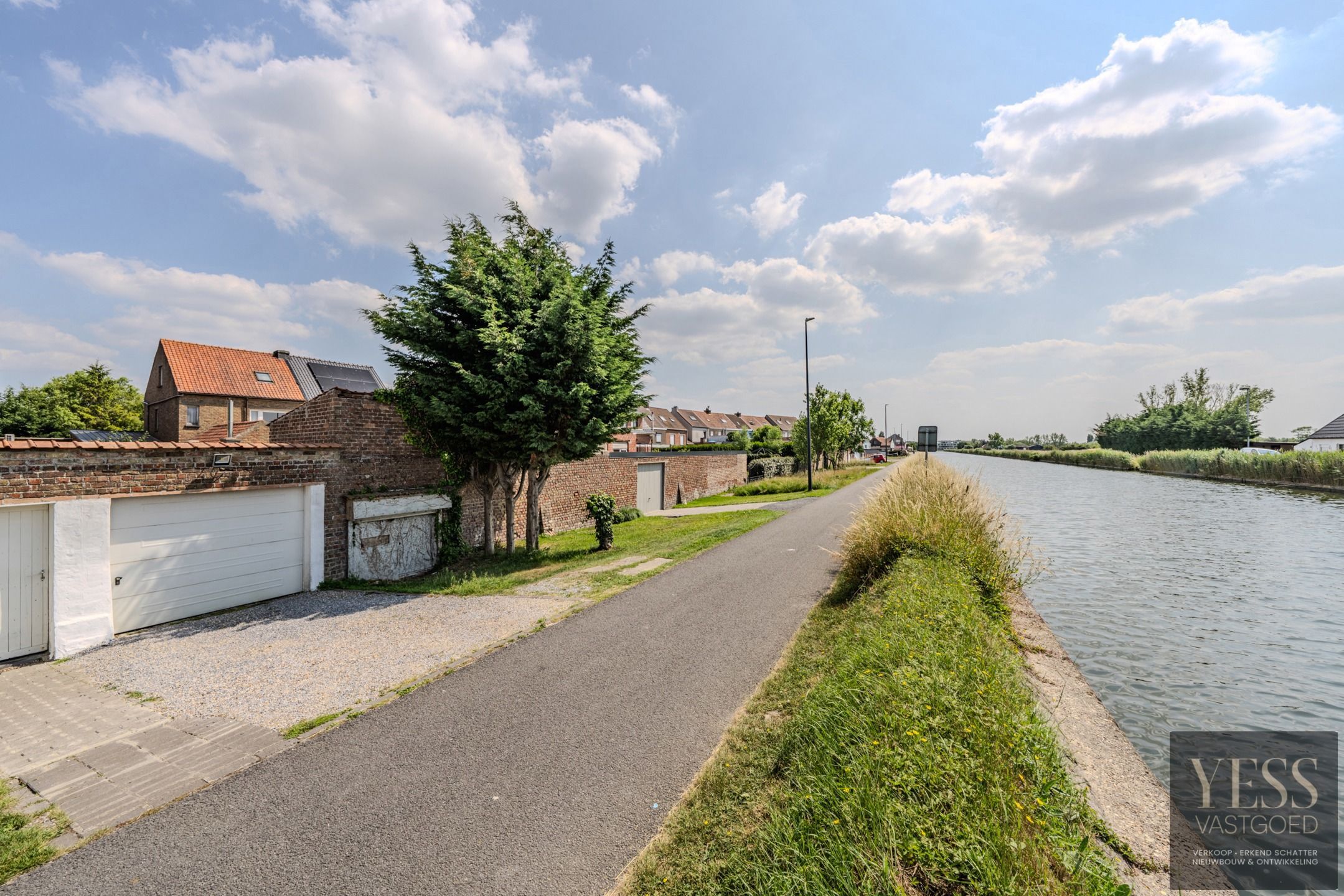 Te renoveren woning met potentieel aan de vaart! foto 17