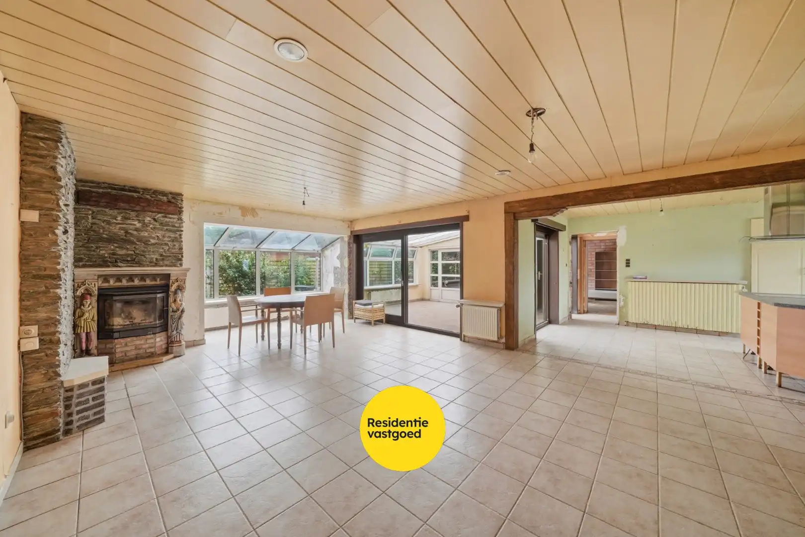 Vrijstaande bungalow met veel potentieel langs het water in hartje Oudenburg foto 9