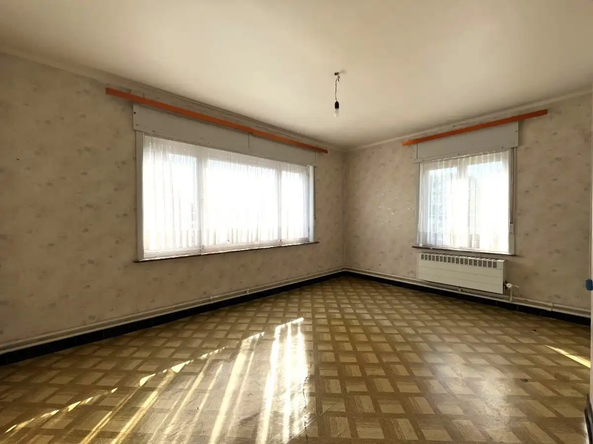 Moorslede – Halfopen woning met veel potentieel foto 12