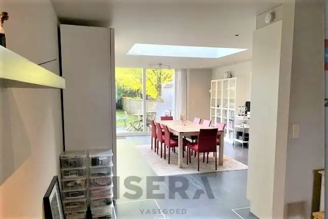 Herenwoning met drie slaapkamers op centrale ligging te Sint-Andries foto 5