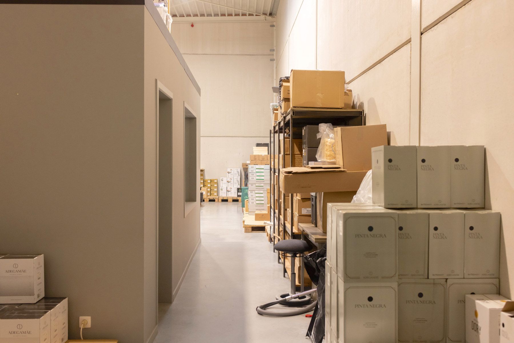 Perfect afgewerkt industriepand met kantoor en loods foto 27