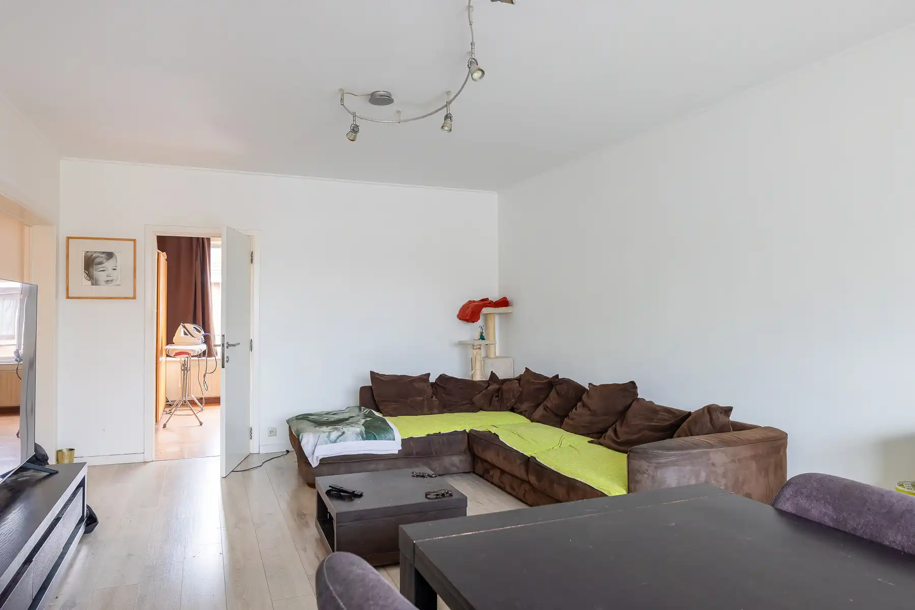Ruim appartement met 2 slaapkamers en balkon foto 10