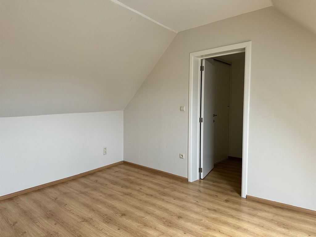 Half-vrijstaande woning met 3 slaapkamers foto 22