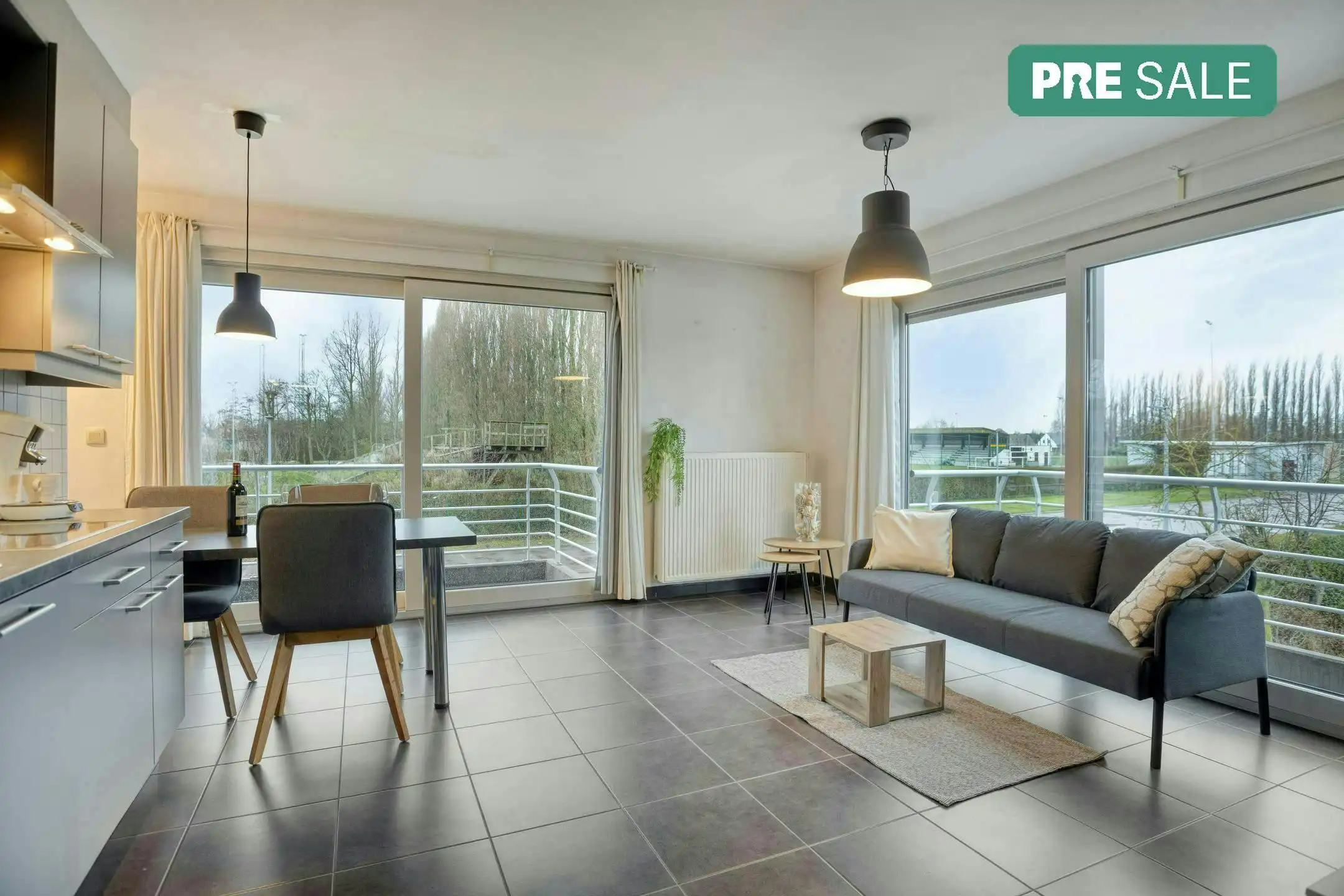 Appartement met 1 slaapkamer, 2 terrassen en kelder te Veurne. foto {{pictureIndex}}