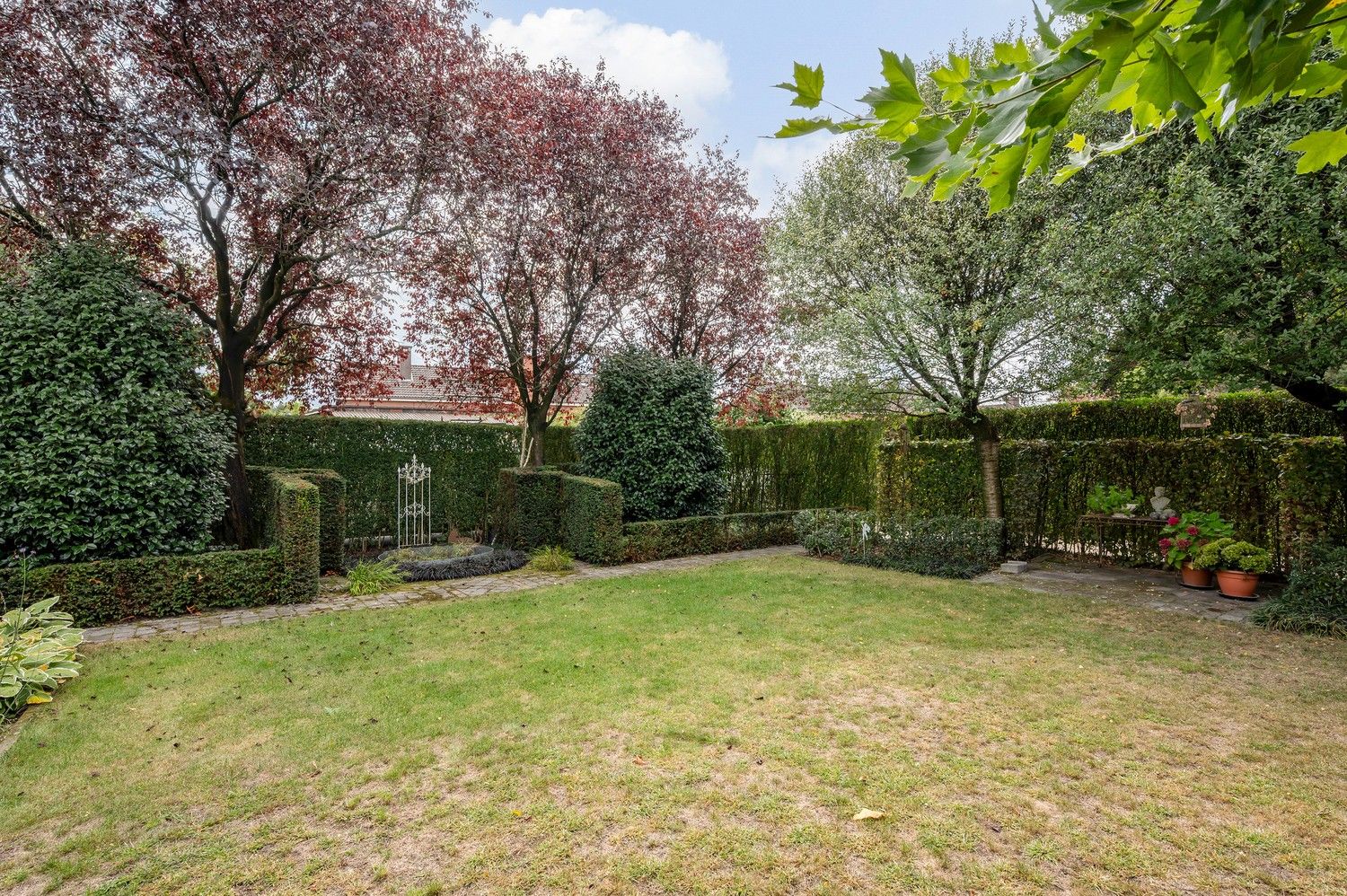 Ruime gezinswoning op breed en groot perceel van 1122m² foto 33