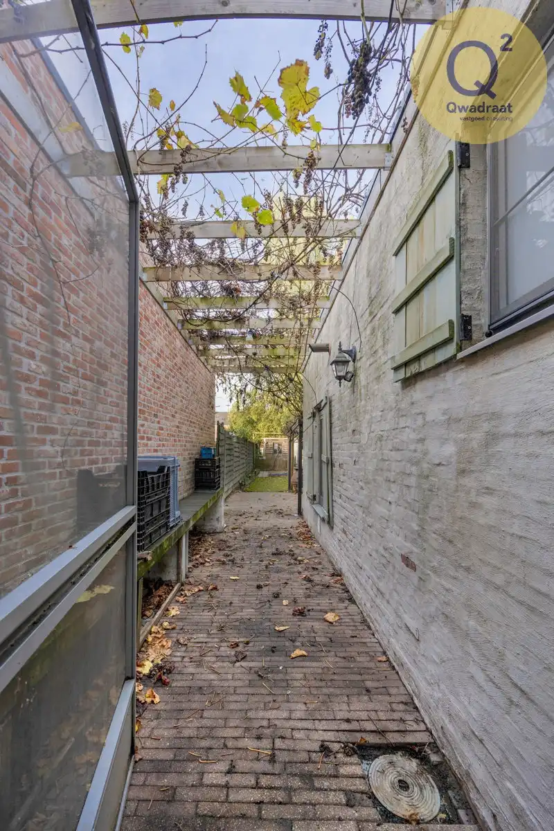 Gerenoveerde instapklare woning met grote tuin foto 13