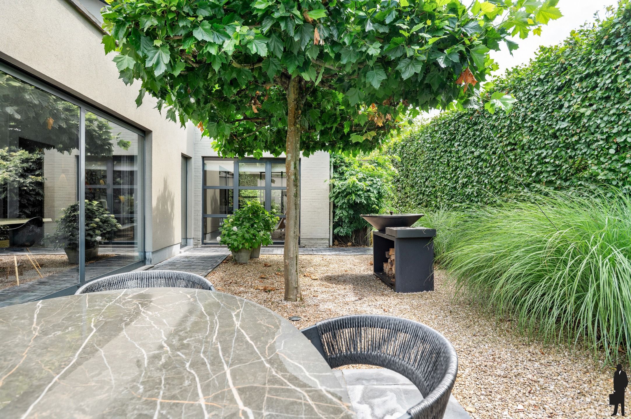 Gerenoveerde woning met 5 ruime slpks, 3 badks en ZW tuin foto 22