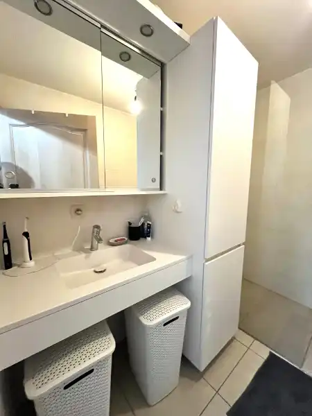 Centraal gelegen appartement met 2 slpks + garage/staanplaats foto 5