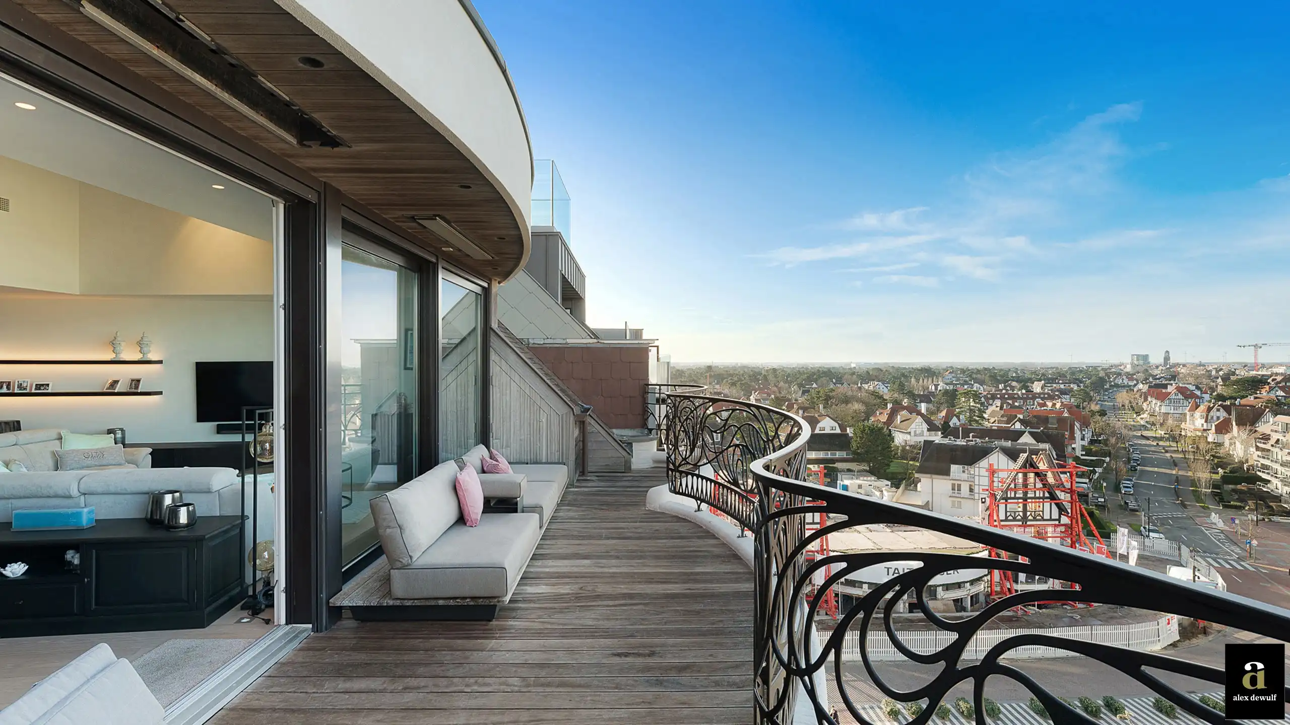 Penthouse (met 12m gevel) met zeezicht op het Albertplein    foto {{pictureIndex}}