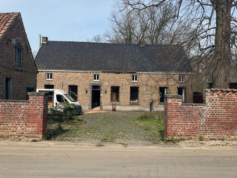 Hoofdfoto van de publicatie: Hoevewoning met bijgebouwen met heel wat potentieel