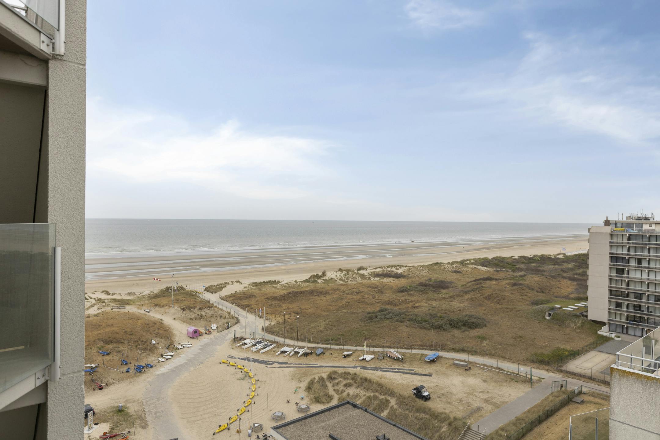 Gerenoveerd hoekappartement met zee en duinzicht in De Panne foto 4