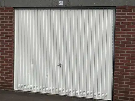 Gelijkvloers 2-slaapkamer appartement met terras en garage foto 11