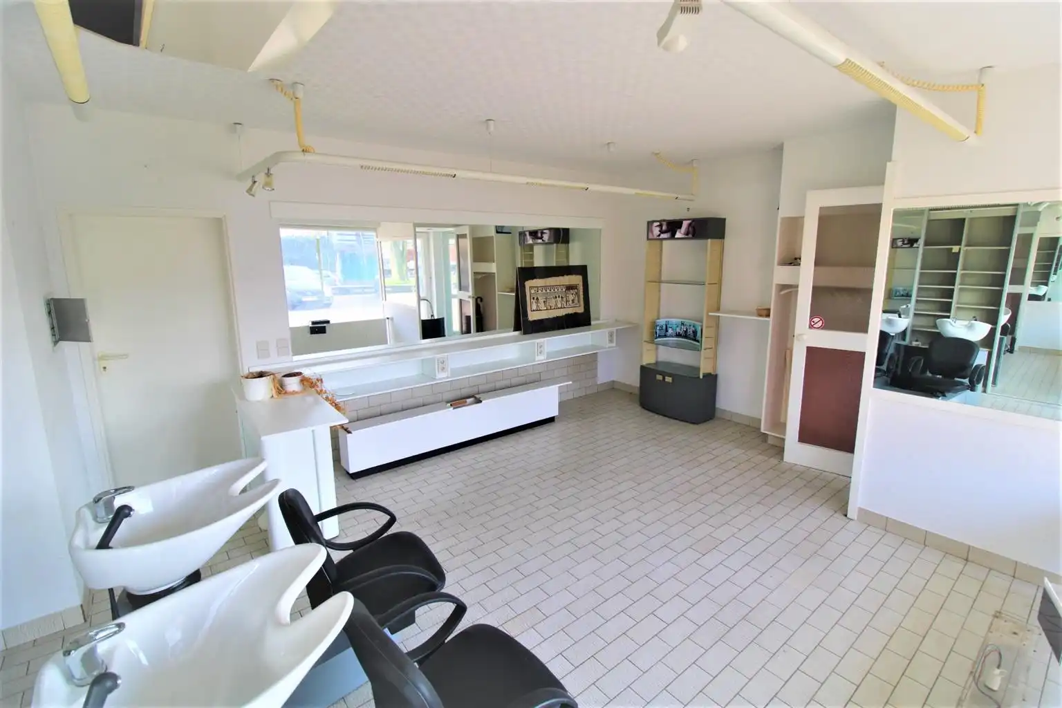 Gelijkvloers handelspand te koop op topligging foto 3