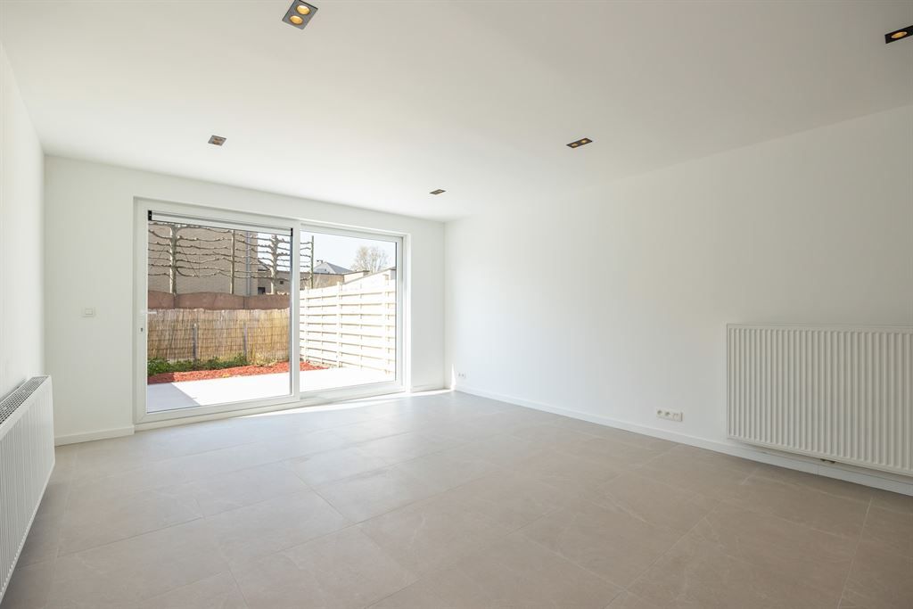Prachtig gerenoveerde, lichtrijke woning foto 2