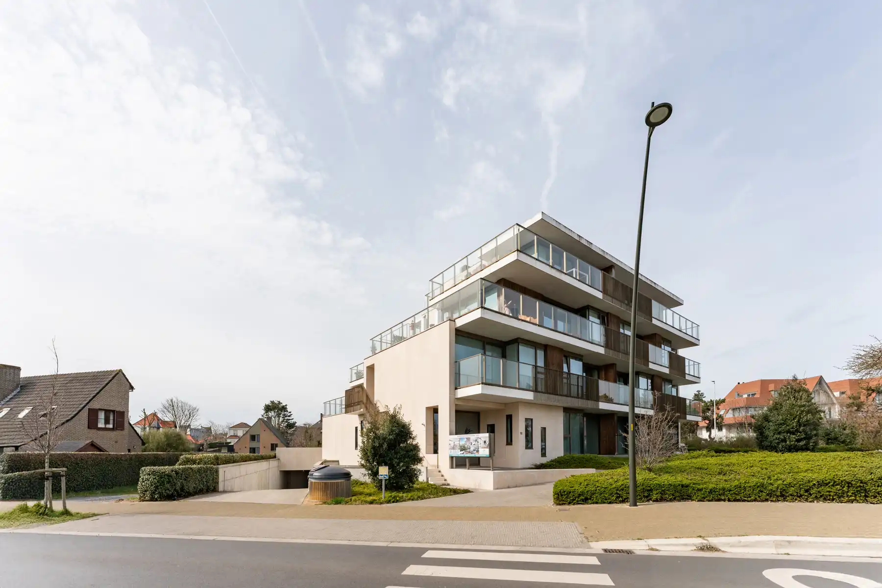 Ruime garage nabij centrum Sint-Idesbald foto 2