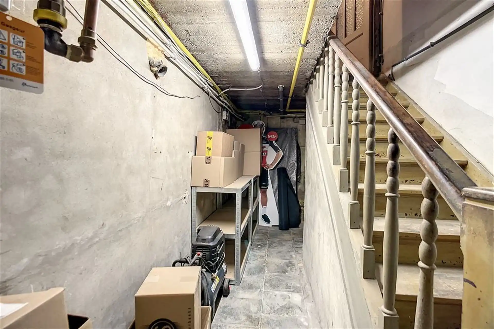 Opbrengstgebouw met handelsruimte en appartment foto 27