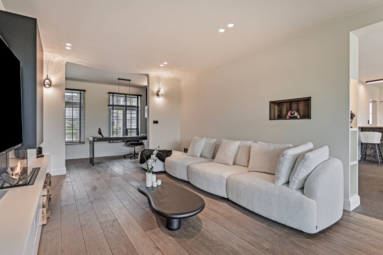 Ruim ingedeelde kwalitatieve villa op 12 are met adembenemd zicht op achterliggend groen. foto 4