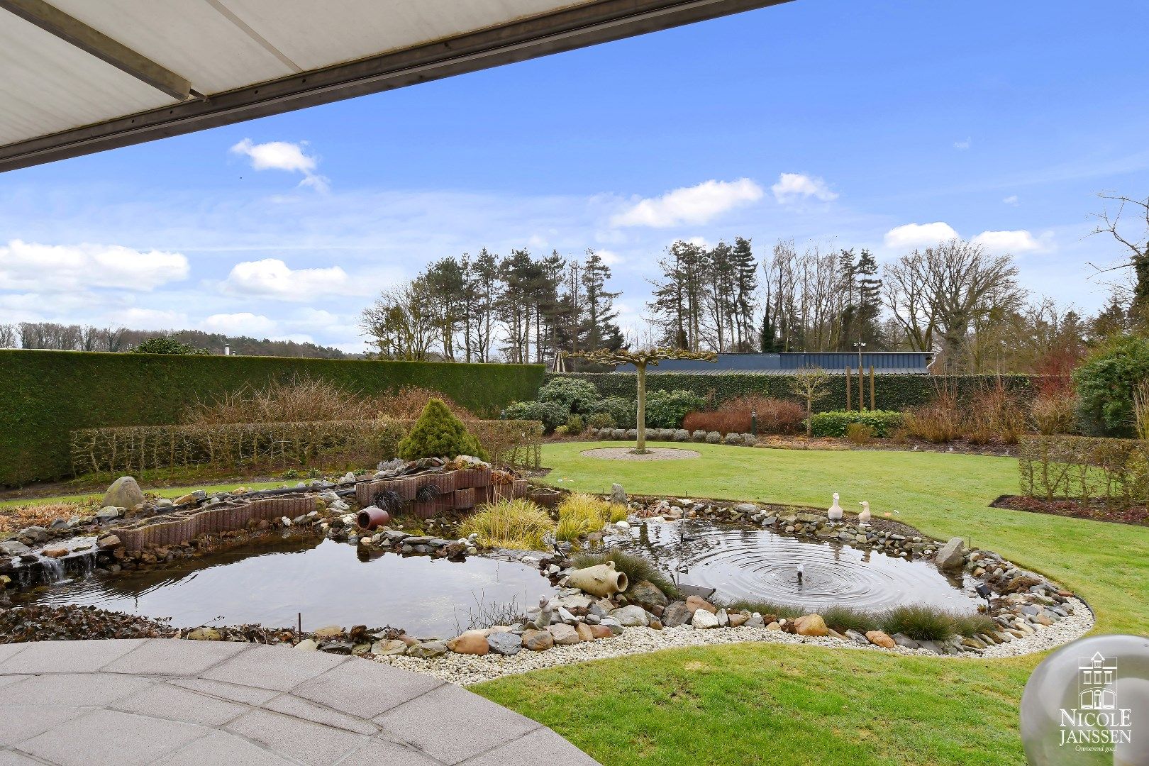 Vrijstaande gelijkvloerse gezinswoning met 4 slaapkamers en prachtige tuin foto 20