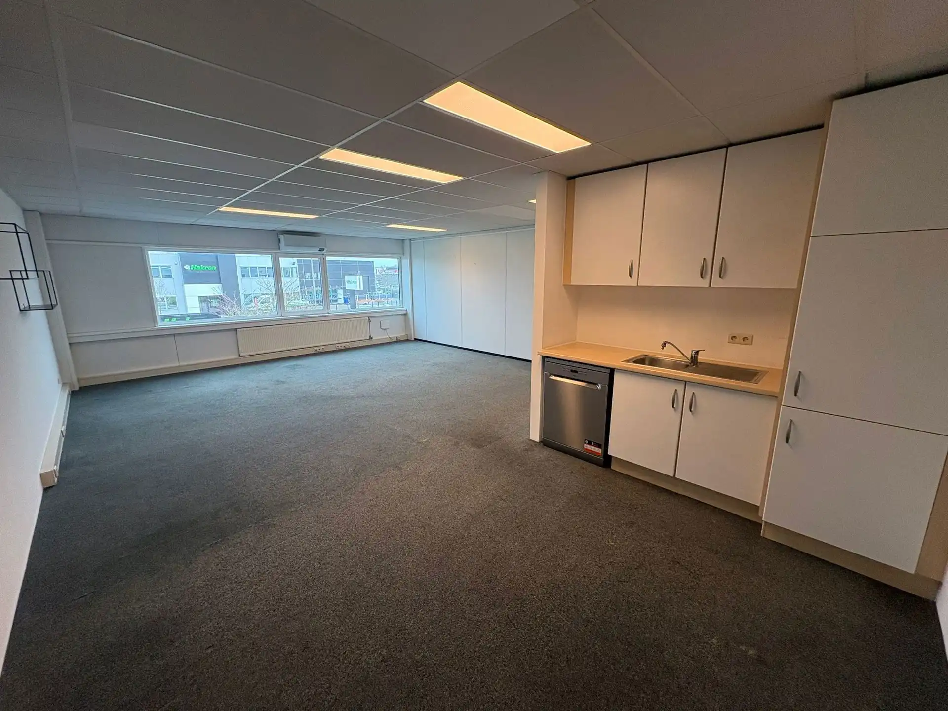 Kantoor van 280 m² te huur in Wommelgem.  foto 8