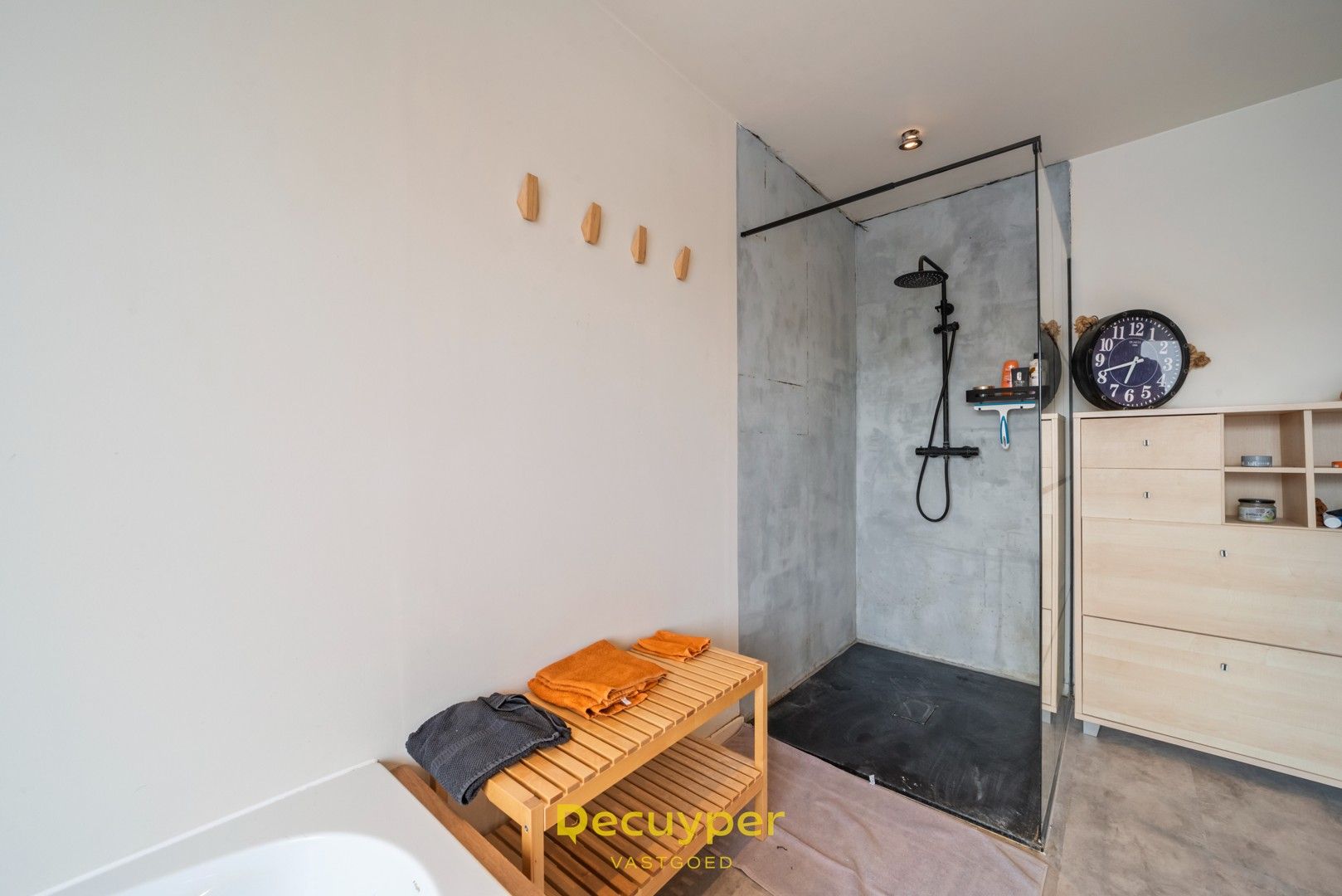 Te renoveren ruime woning foto 45