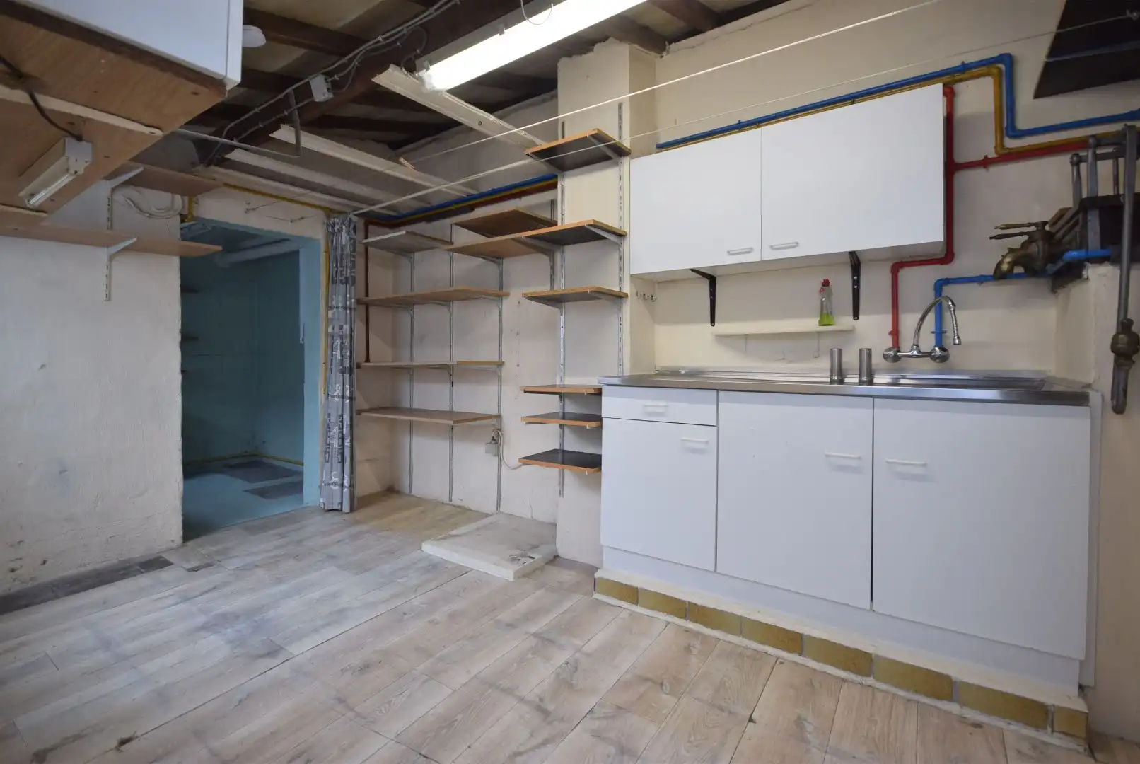 Verzorgde rijwoning in het centrum van Roeselare foto 12