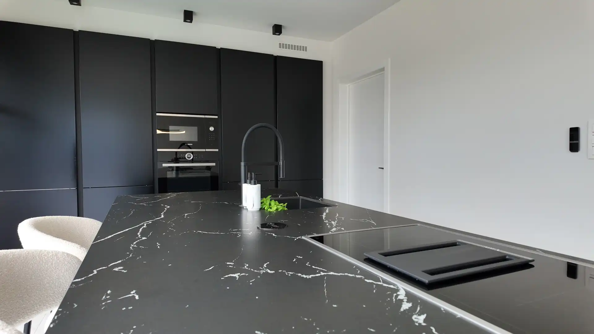 PRACHTIGE AFGEWERKTE HOB MET 3 SLKPS+ TE KOOP - MAASMECHELEN foto 7