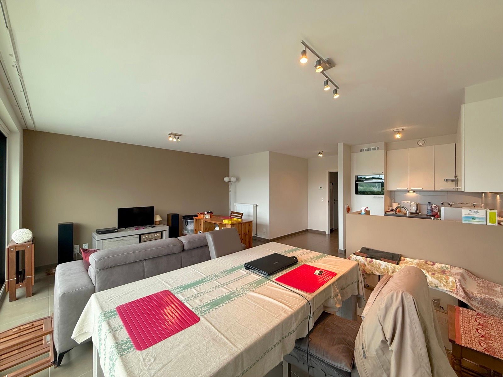 Instapklaar appartement met 2 slaapkamers en terras foto 5