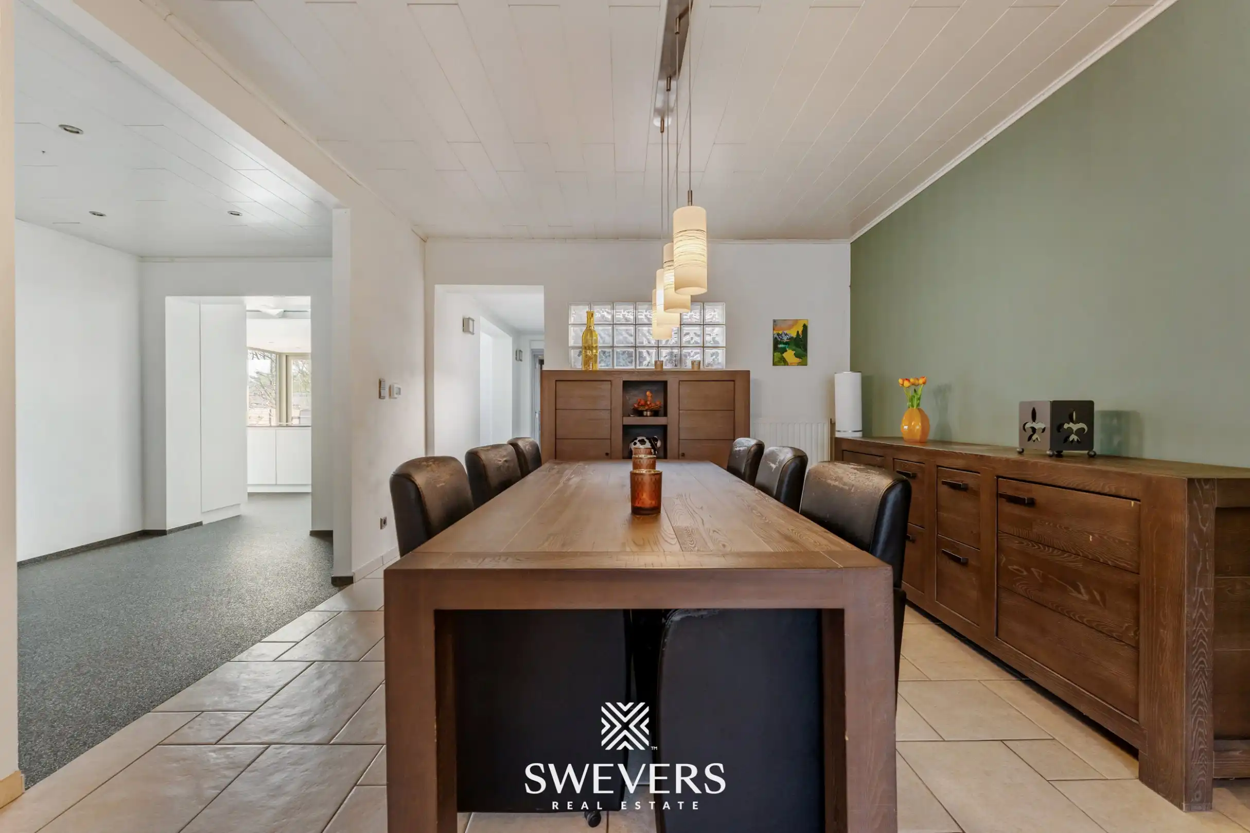 Ruime halfopen woning met zuidoostgerichte tuin en zwembad foto 9