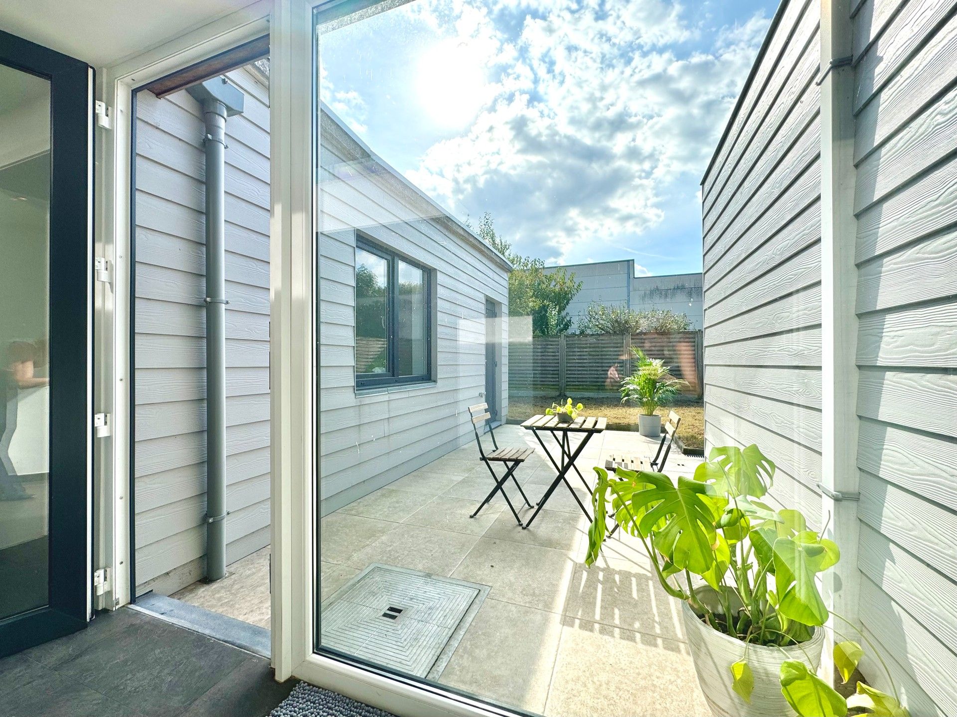 GERENOVEERDE WONING MET 3 SLPKS, TUIN & GARAGE foto 2