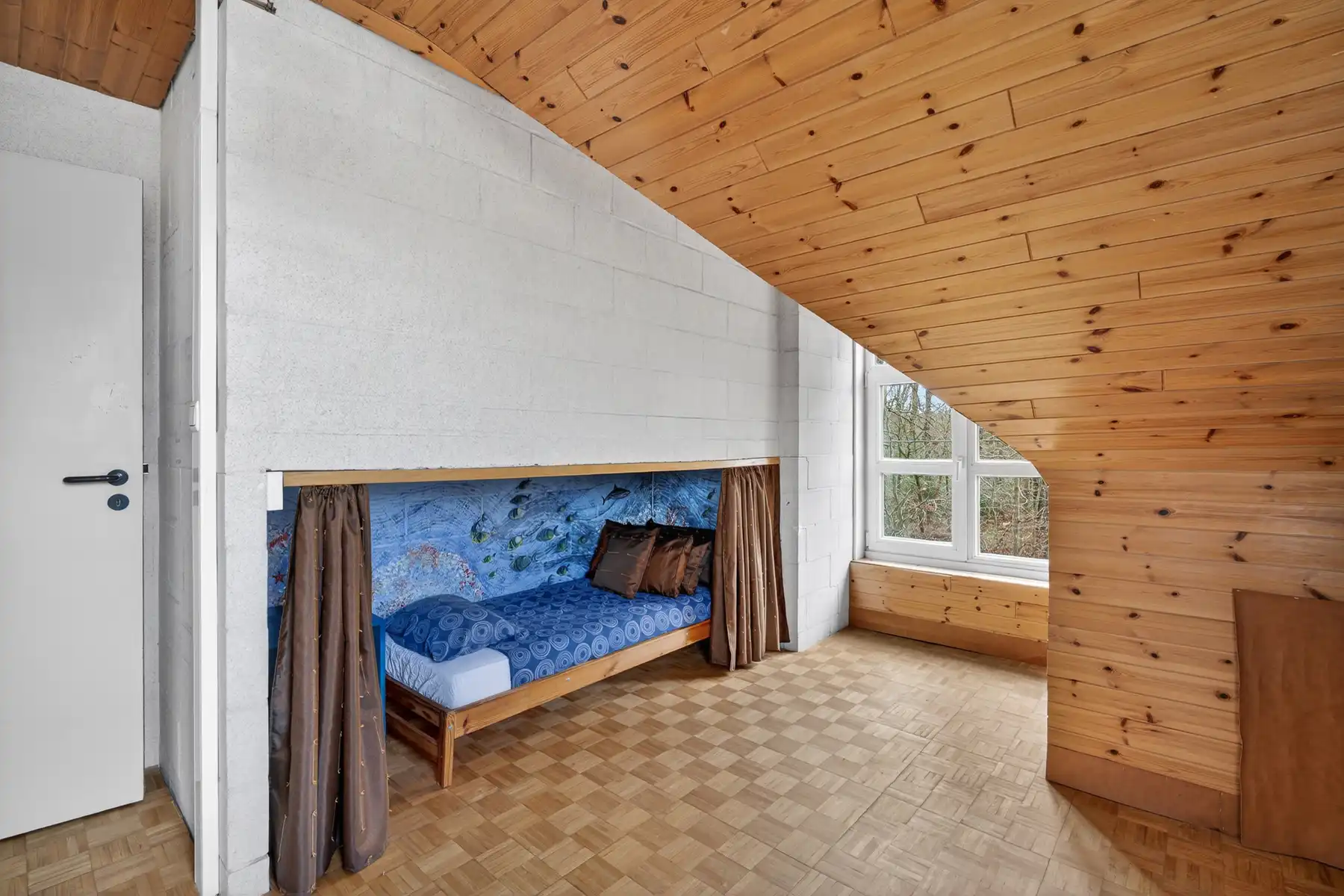 Ruime bel-étage met 4 slaapkamers en groen uitzicht foto 12