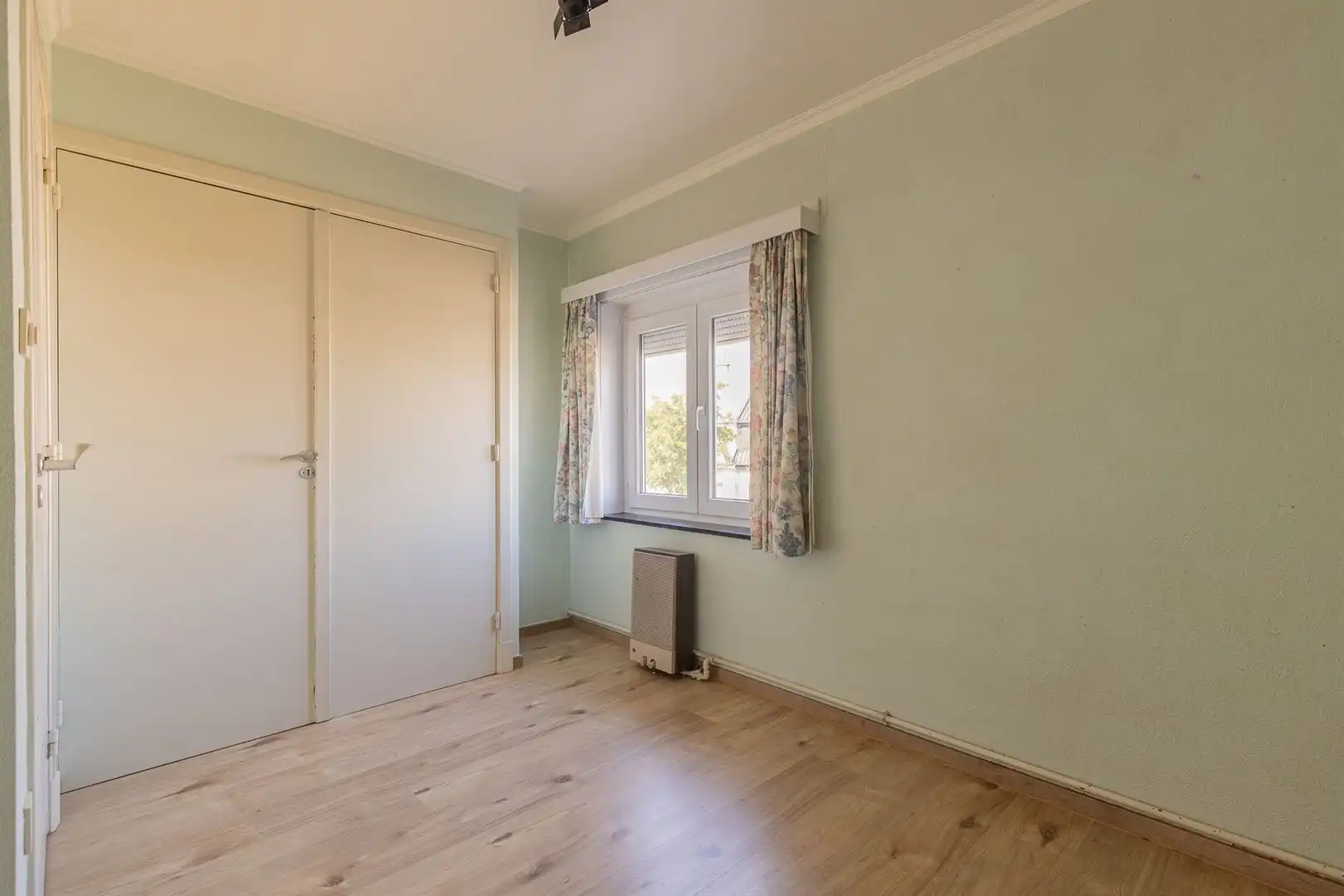 Rustig gelegen gezinswoning met 4 slaapkamers, garage en tuin. foto 18