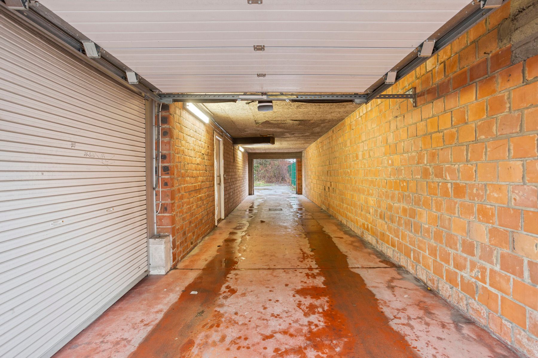 Ruim instapklaar appartement met parking foto 23