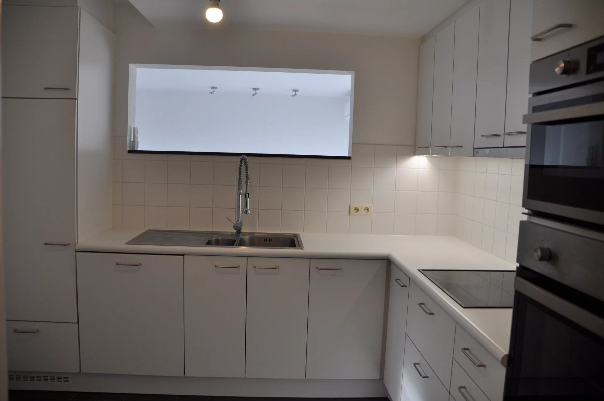 INSTAPKLAAR EN GEZELLIG DUPLEX-APPARTEMENT MET 2 SLPK'S NABIJ CENTRUM HASSELT foto 9
