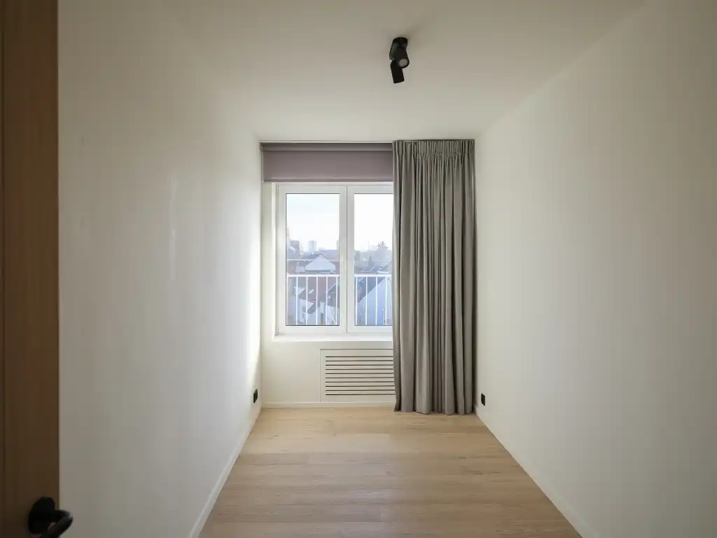 Ruim en lichtrijk 3 slpk appartement met terras nabij het station Gent-Sint-Pieters foto 14