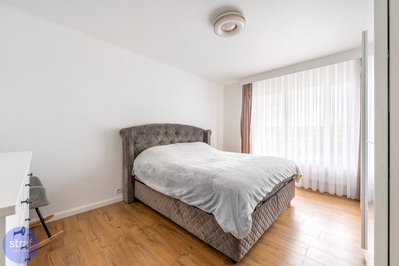 Ruim 3 slpk appartement op Linkeroever foto 9