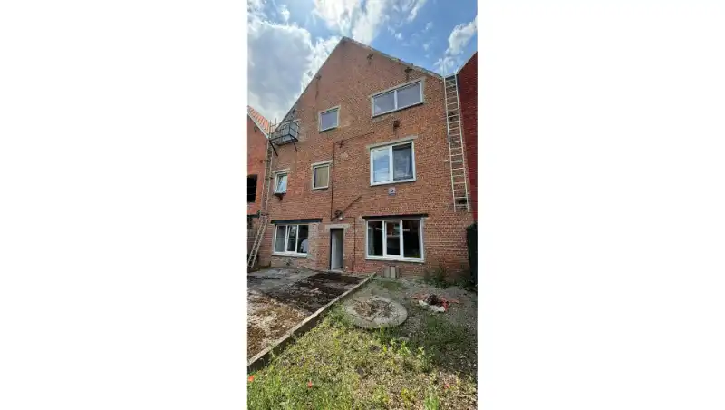 Opbrengsteigendom met 7 appartementen + ruime garage-magazijn 150m² foto 2